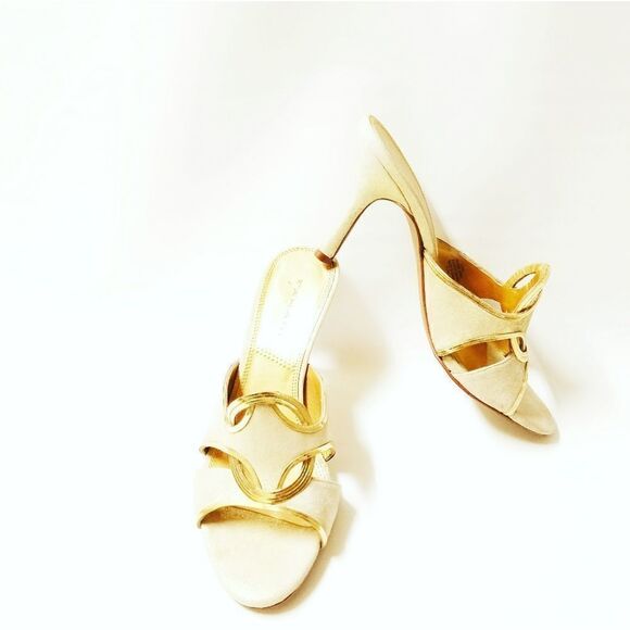 Tahari heels  - Picture 3 of 9